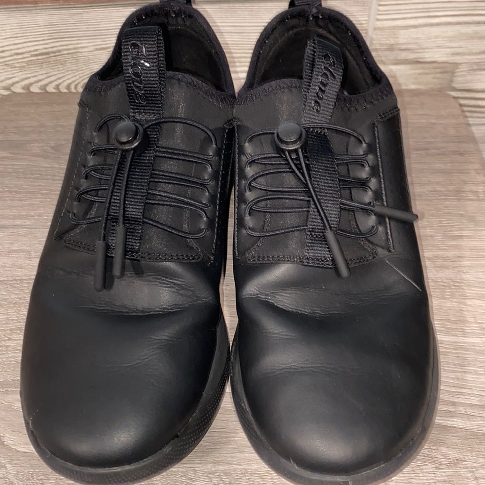 Fair condition womens Clove Nursing shoes size 8